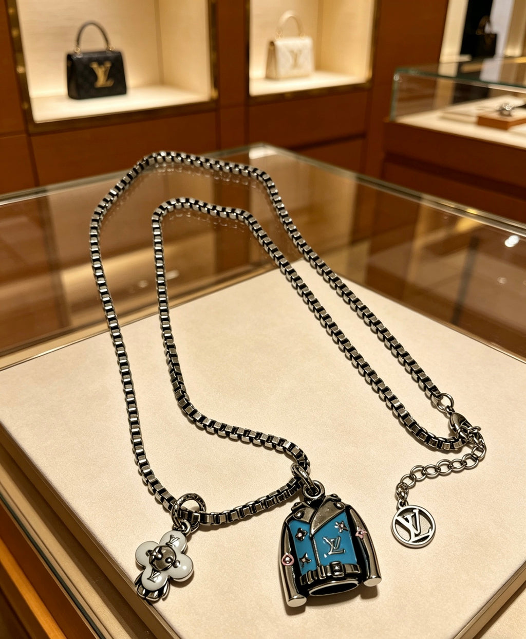 Louis Vuitton Silver-Tone Antiqued Chain Necklace - album image 7