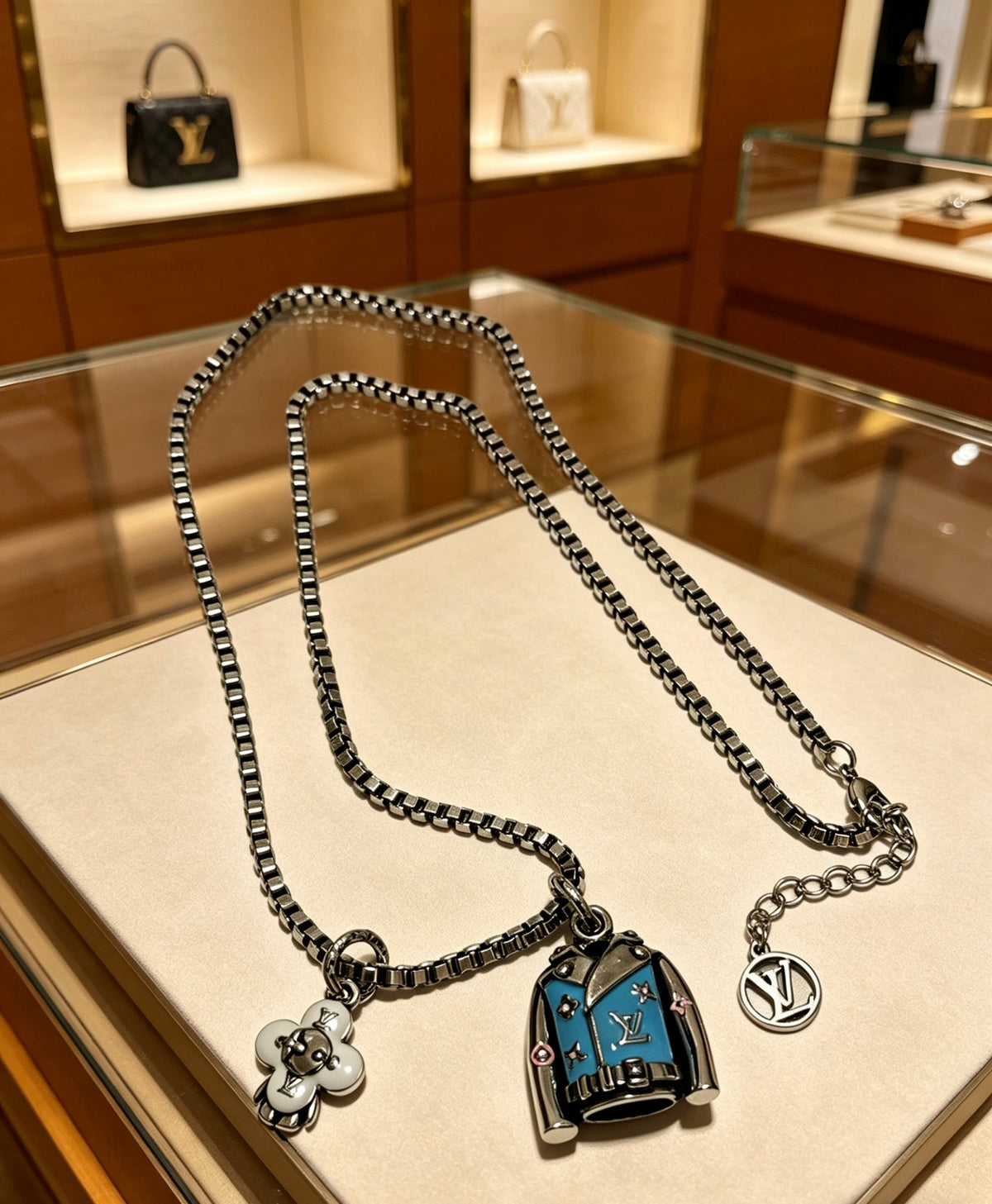 Louis Vuitton Silver-Tone Antiqued Chain Necklace - album image 7