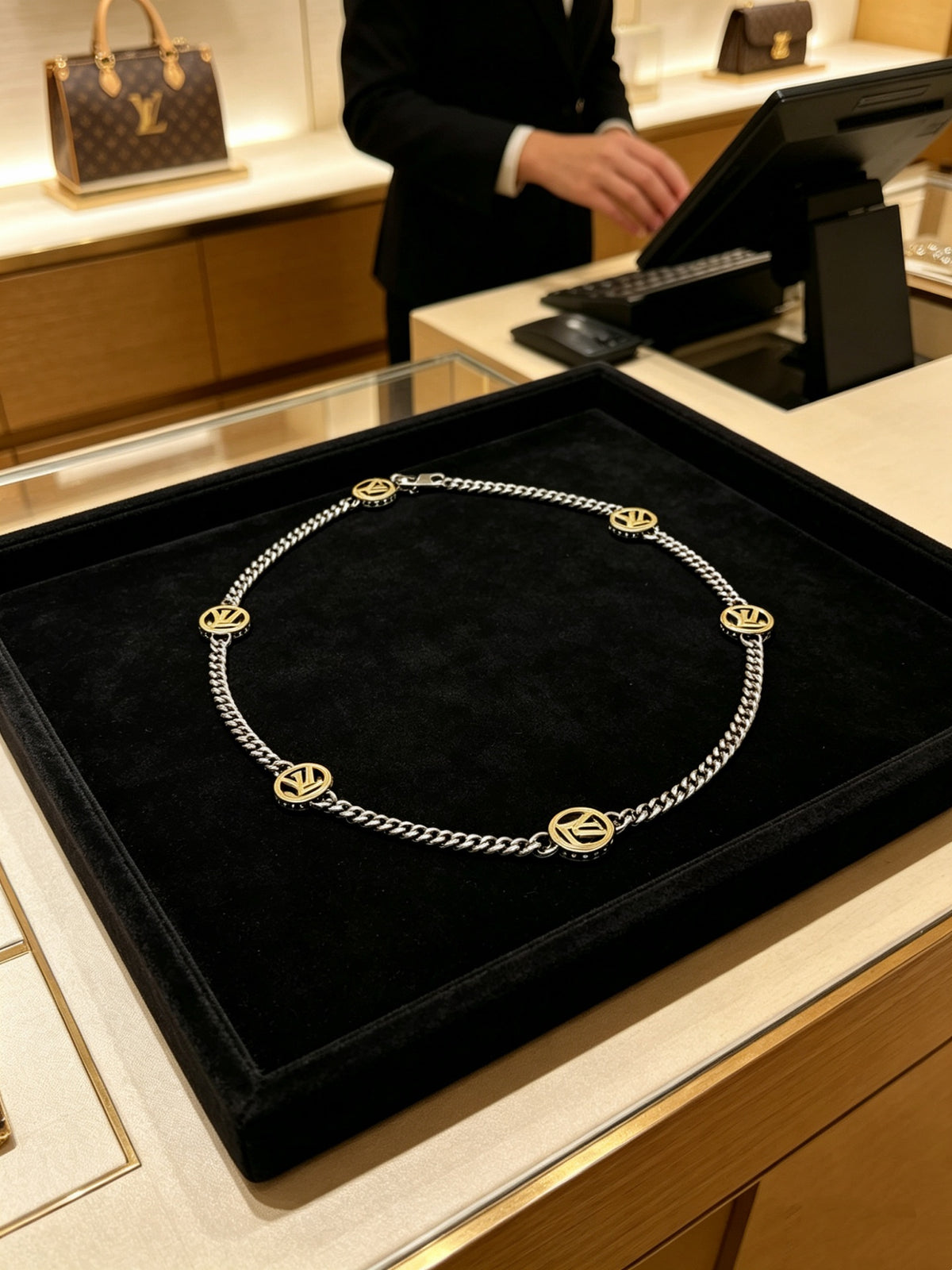 Louis Vuitton Silver-Tone Antiqued Chain Necklace - album image 5
