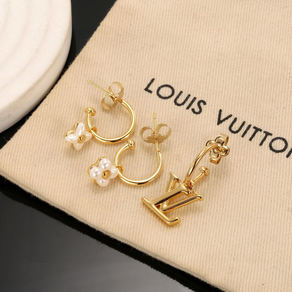 Louis Vuitton Clover LV Letter Earring Set - album image 7