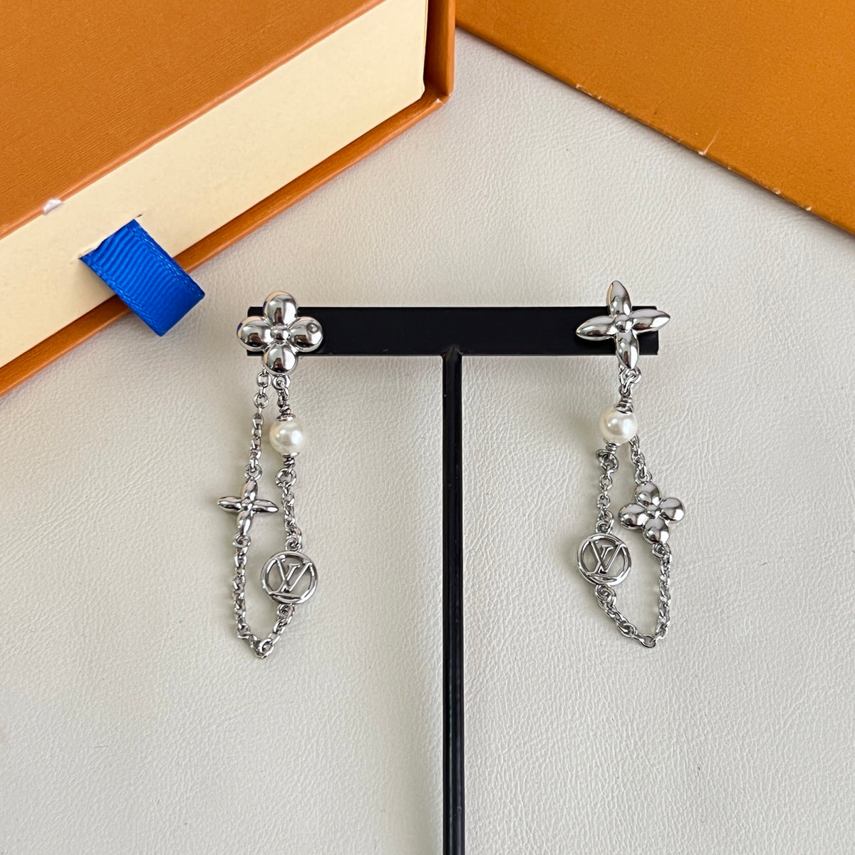 Louis Vuitton Silver-Tone Geometric Drop Earrings - album image 5