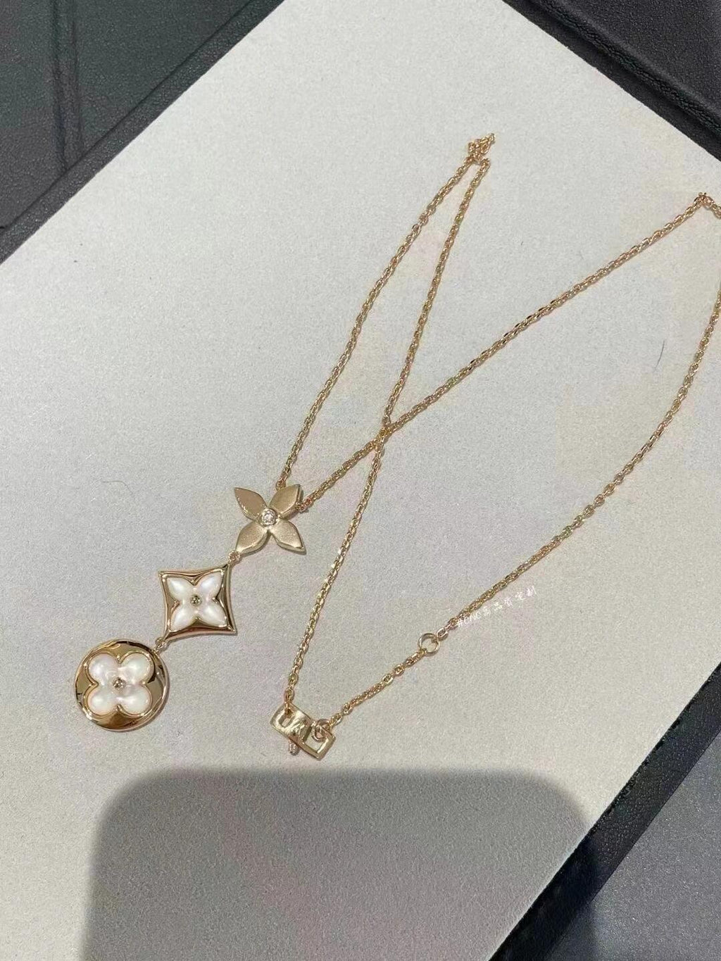 Louis Vuitton Color Blossom White Three-Flower Necklace - album image 1
