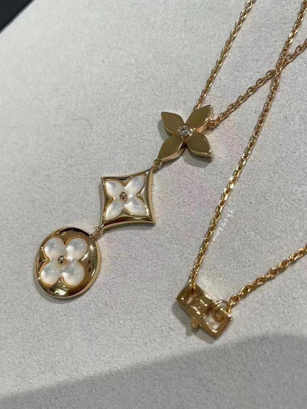 Louis Vuitton Color Blossom White Three-Flower Necklace - album image 2