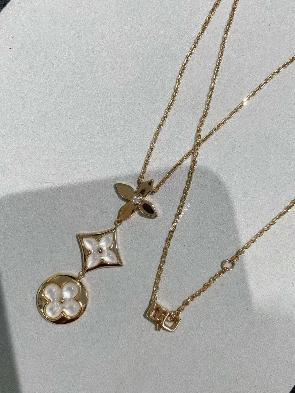 Louis Vuitton Color Blossom White Three-Flower Necklace - album image 4