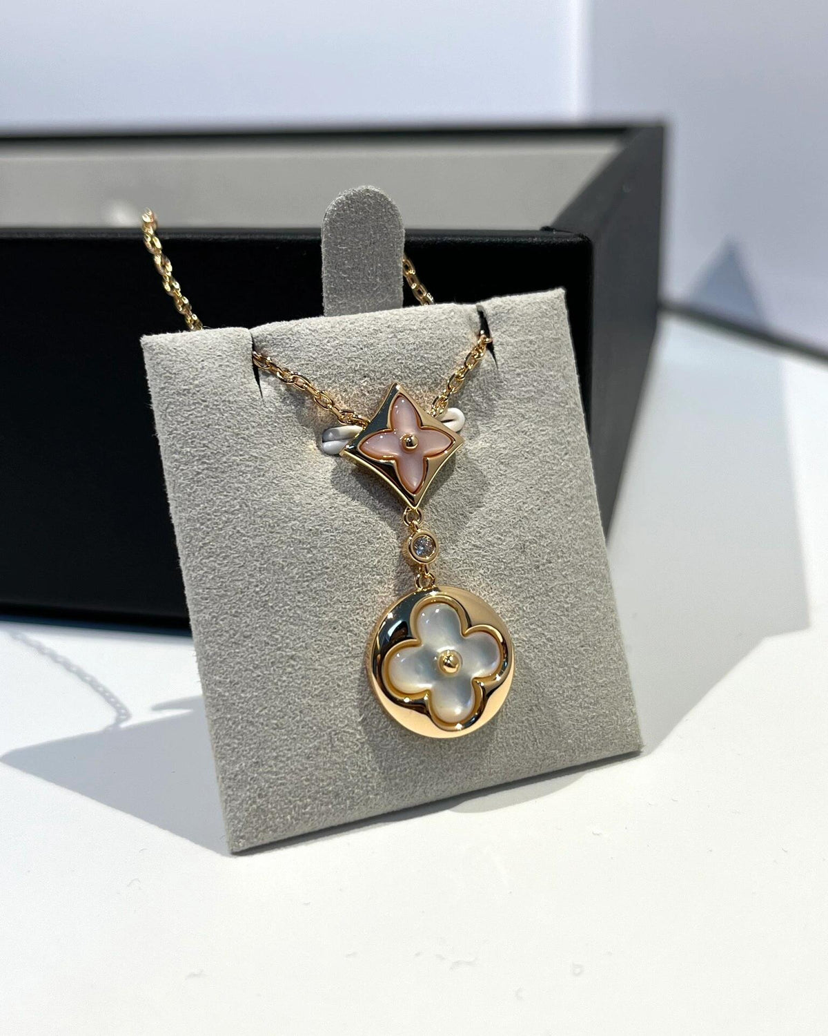 Louis Vuitton Double Flower Necklace - album image 7