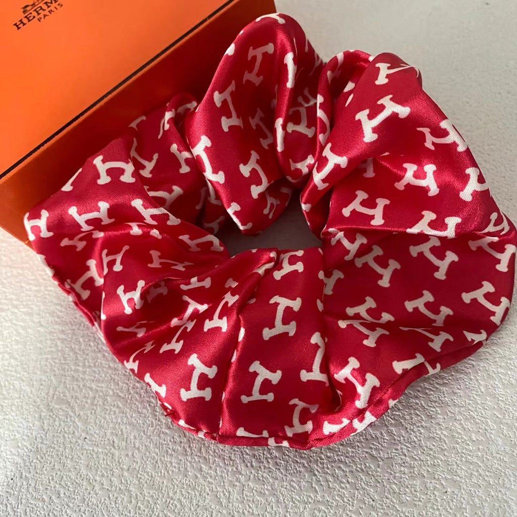 Hermès Red and White Patterned Hair Scrunchie - album image 2