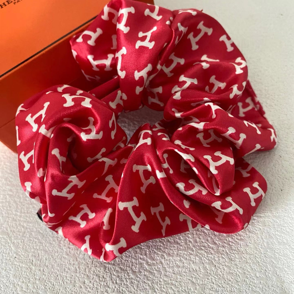 Hermès Red and White Patterned Hair Scrunchie - album image 3
