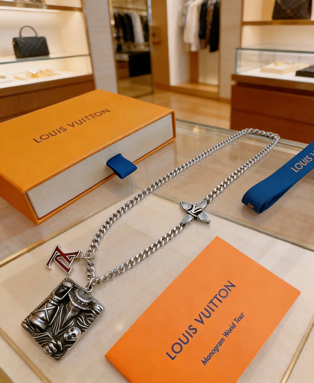 Louis Vuitton Silver-Tone Antiqued Chain Necklace - album image 6