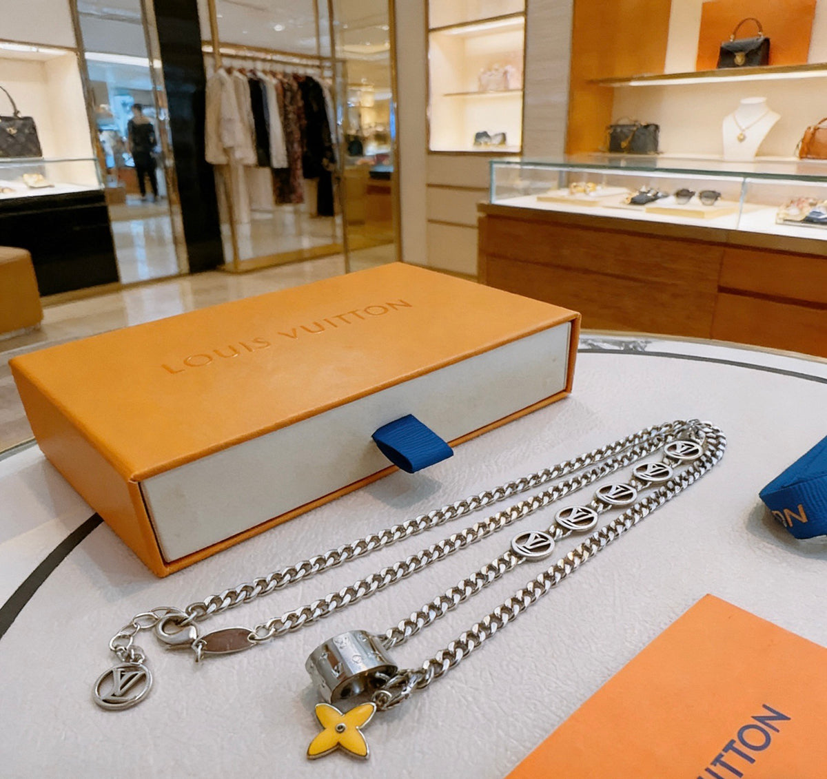 Louis Vuitton Silver-Tone Antiqued Chain Necklace - album image 8