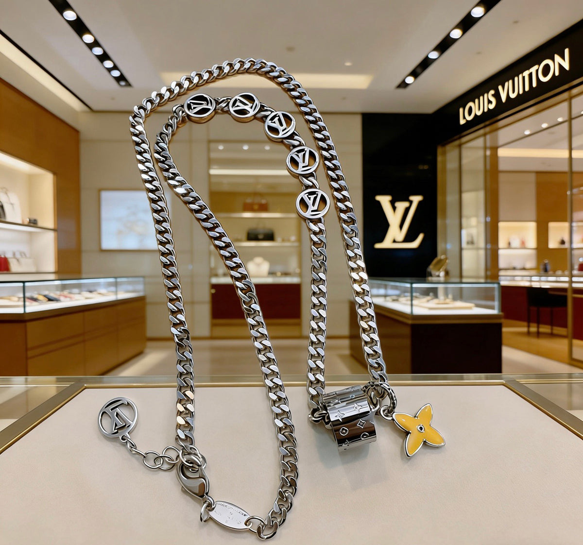 Louis Vuitton Silver-Tone Antiqued Chain Necklace - album image 6