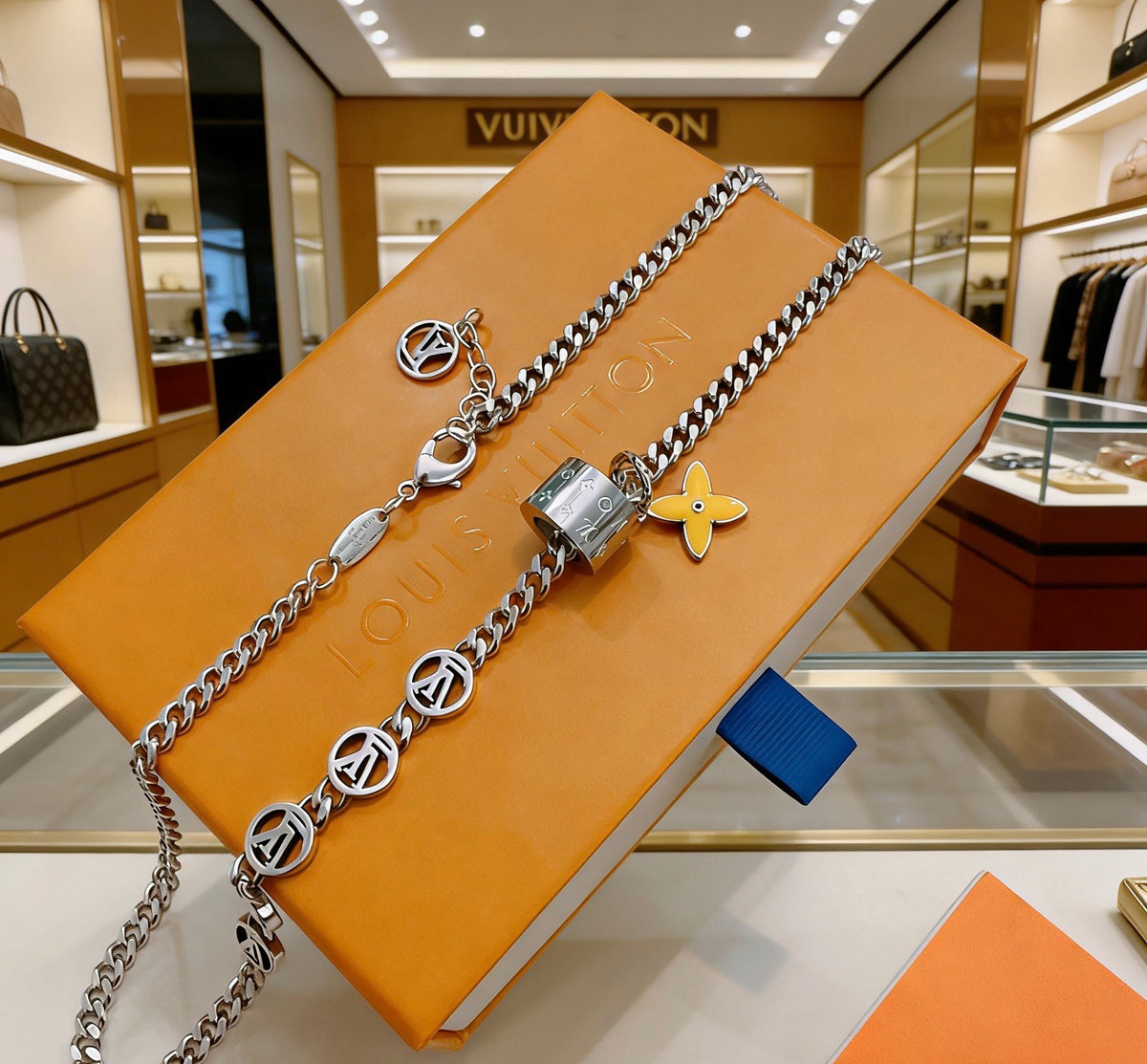 Louis Vuitton Silver-Tone Antiqued Chain Necklace - album image 3