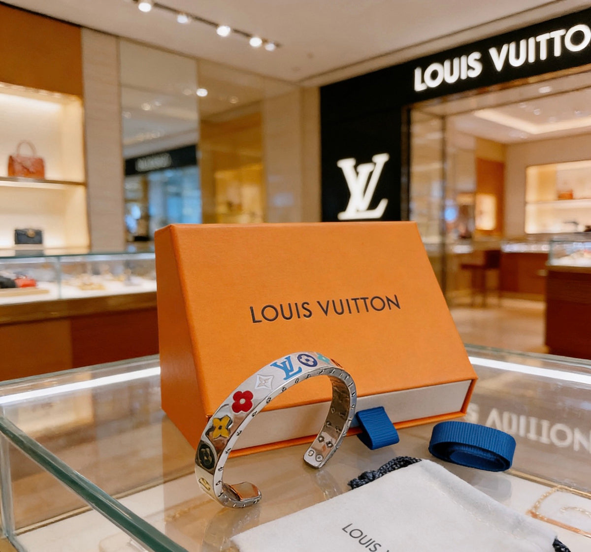 Louis Vuitton Silver-Tone Open Antiqued Chain Bracelet - album image 1