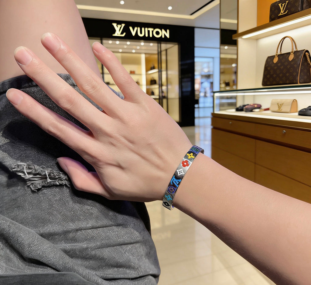 Louis Vuitton Silver-Tone Open Antiqued Chain Bracelet - album image 5
