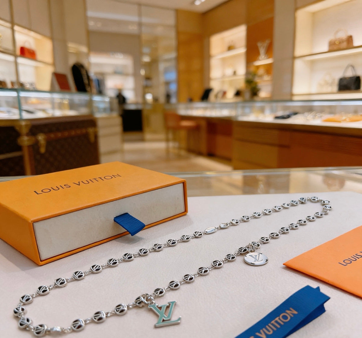 Louis Vuitton Silver-Tone Antiqued Chain Necklace - album image 8