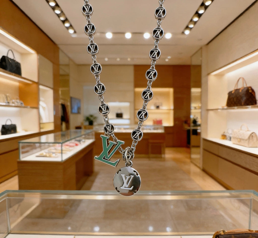 Louis Vuitton Silver-Tone Antiqued Chain Necklace - album image 2