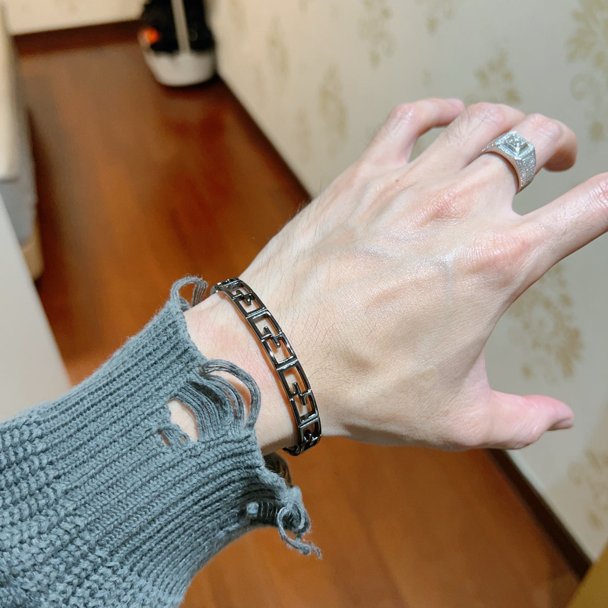 Gucci Anger Forest Interlocking G Antiqued Bangle - album image 8