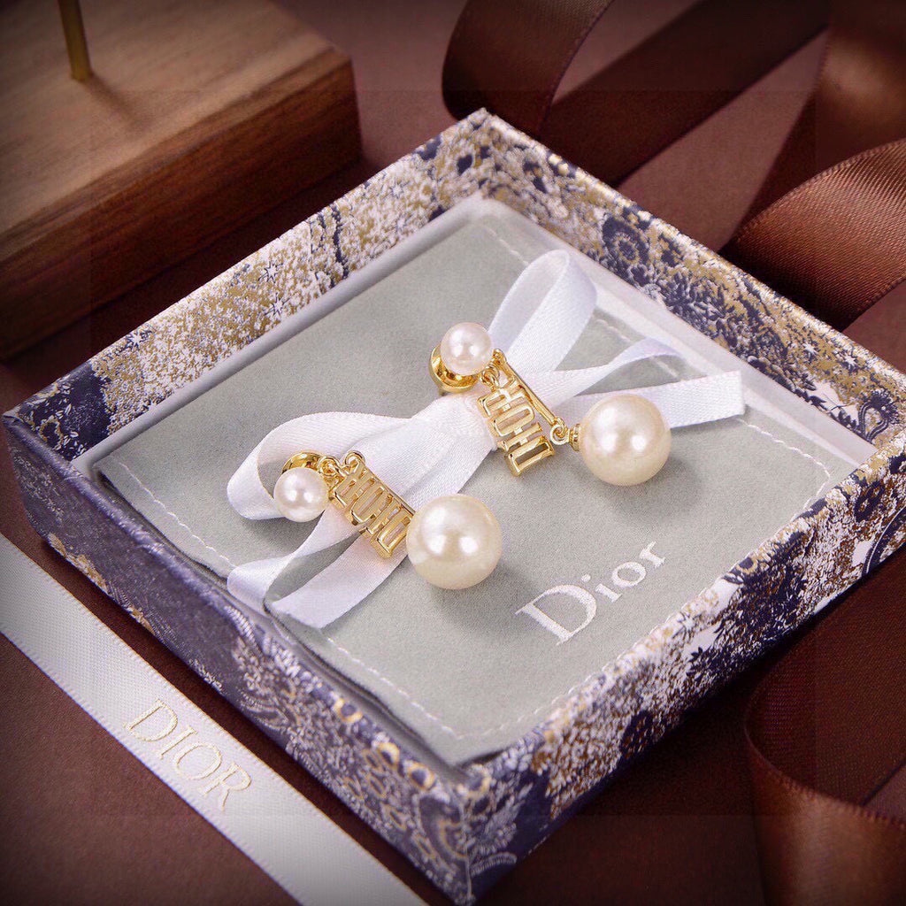 Dior Ribbed Bar Pearl-Look Earrings - product image 4