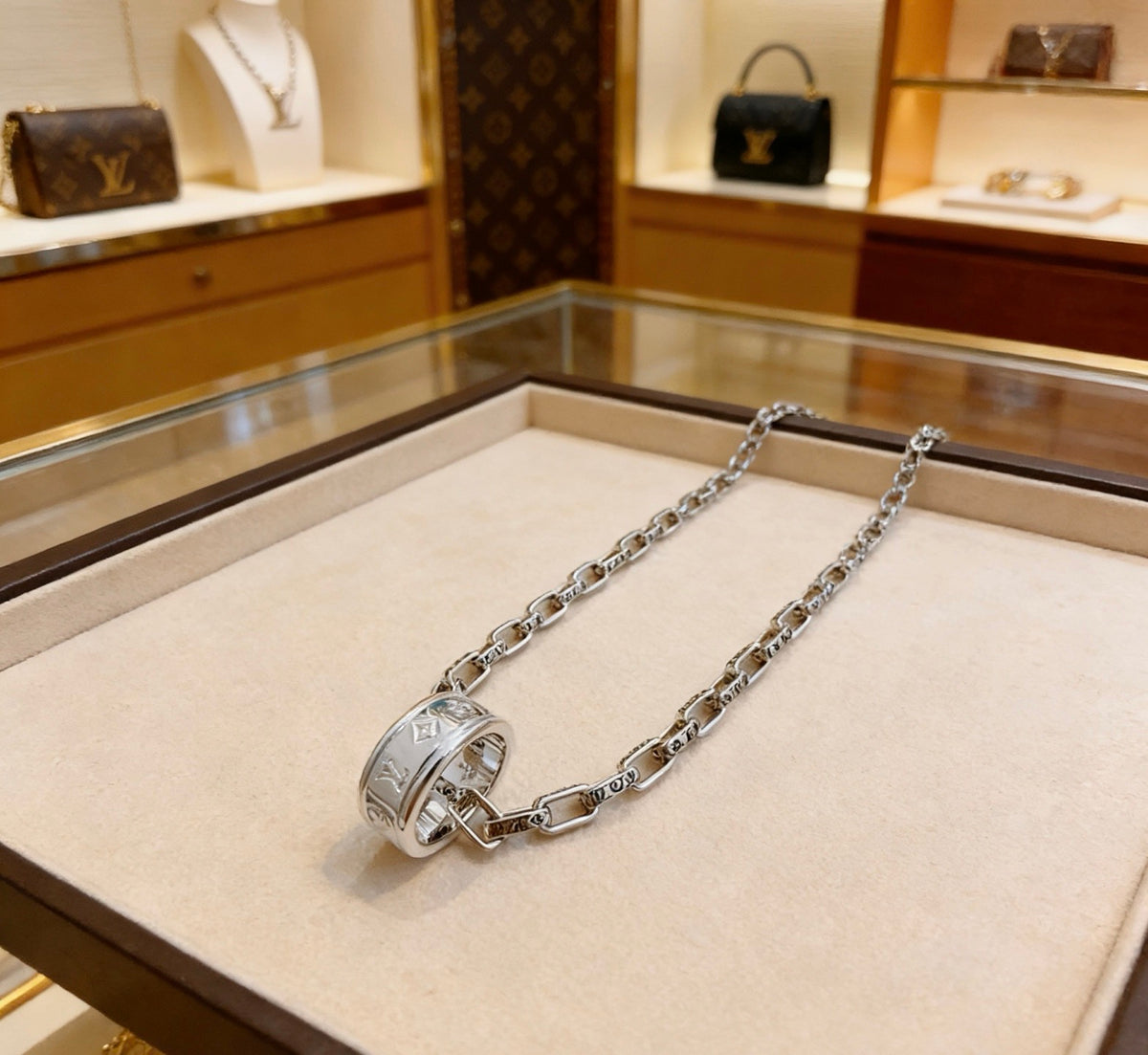 Louis Vuitton Silver-Tone Antiqued Chain Necklace - album image 3