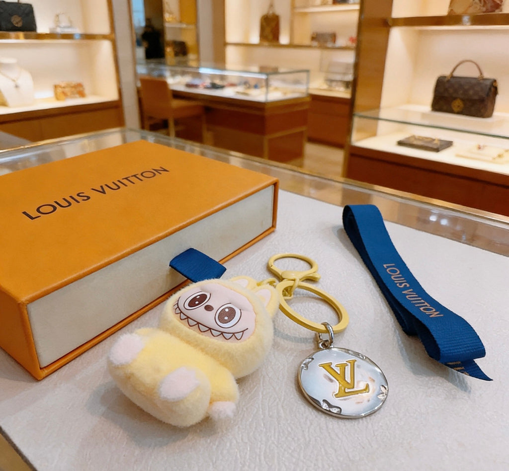 Louis Vuitton White Hooded Plush Character Bag Charm - album image 5