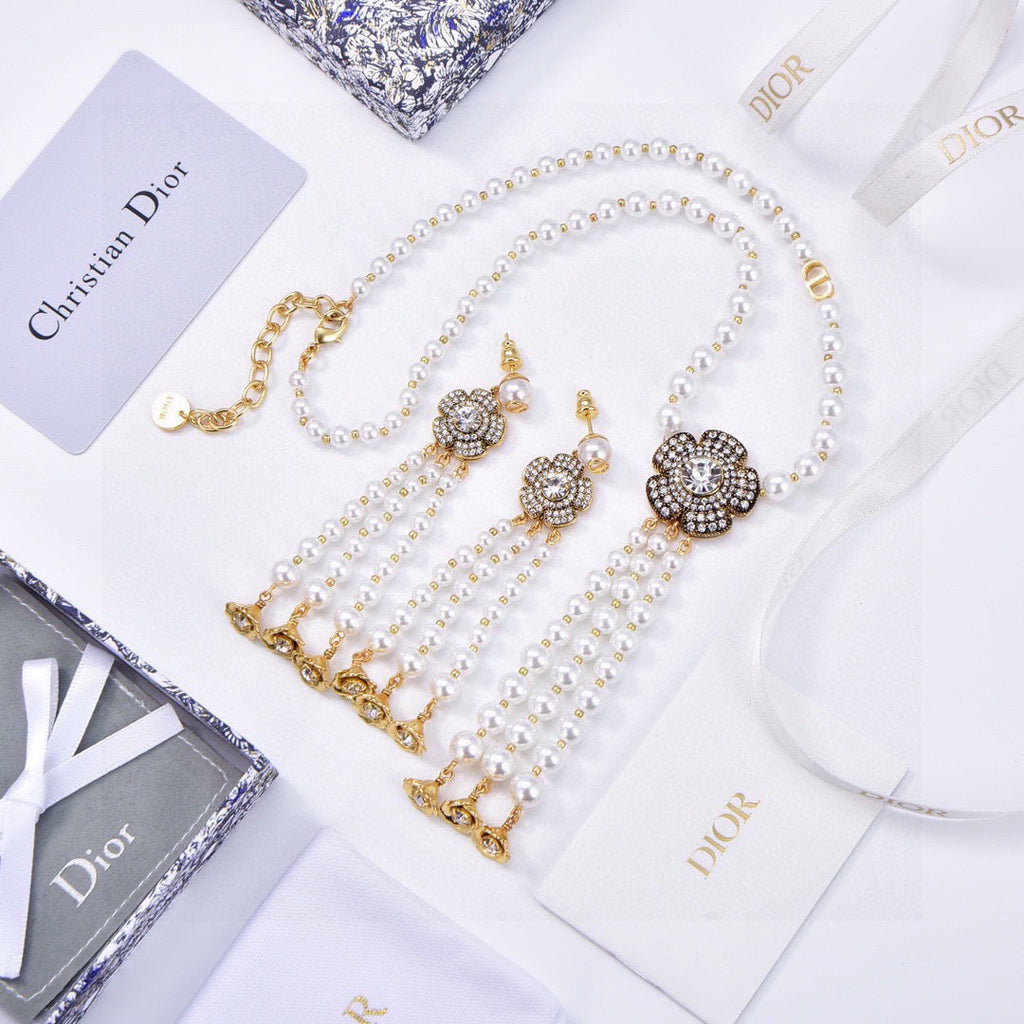 Dior Crystal Floral Fringe Jewelry - product image 3