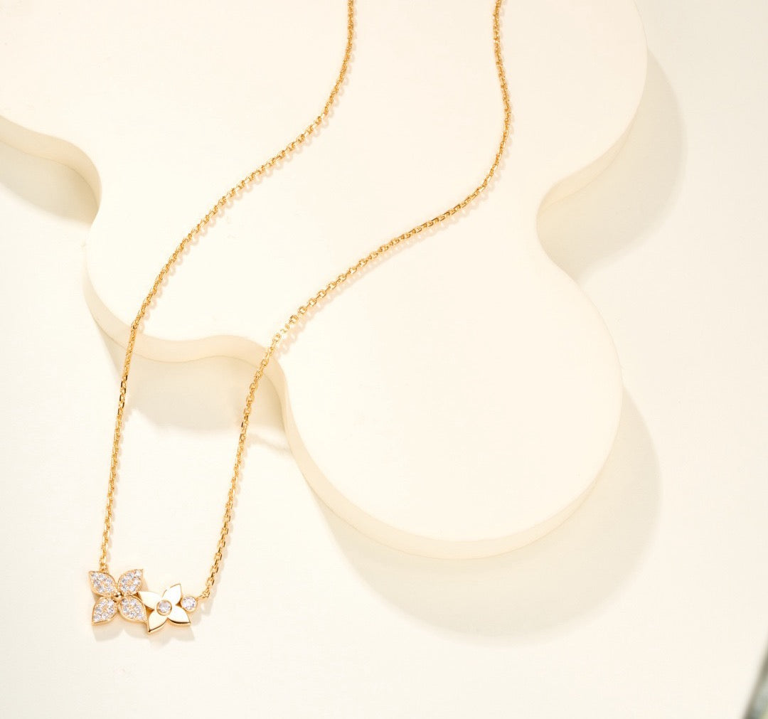 Louis Vuitton Clover Necklace - album image 8