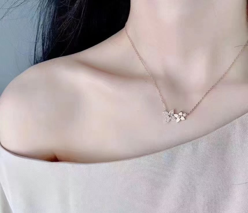 Louis Vuitton Clover Necklace - album image 2