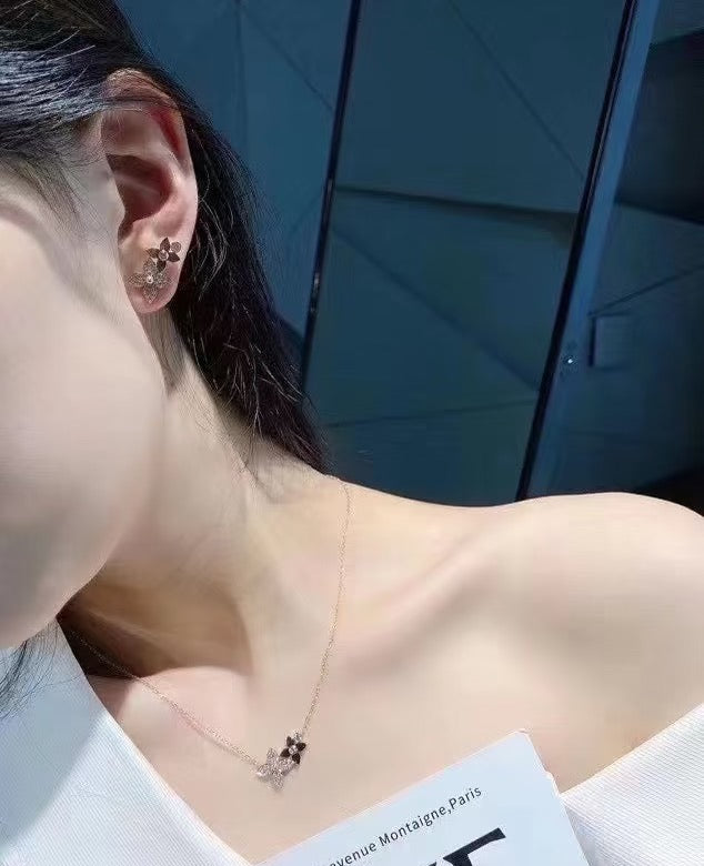 Louis Vuitton Clover Necklace - album image 5