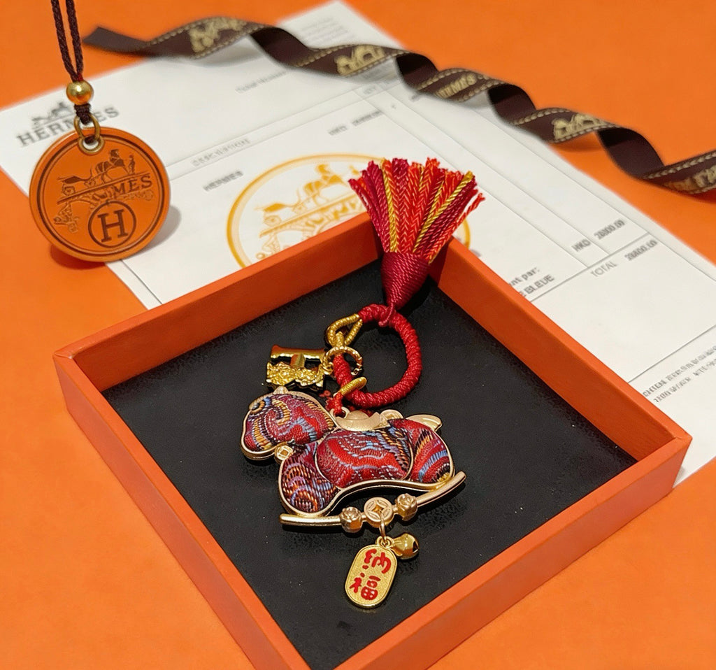 Hermès Red Letter-Patterned Horse Plush Toy - album image 7