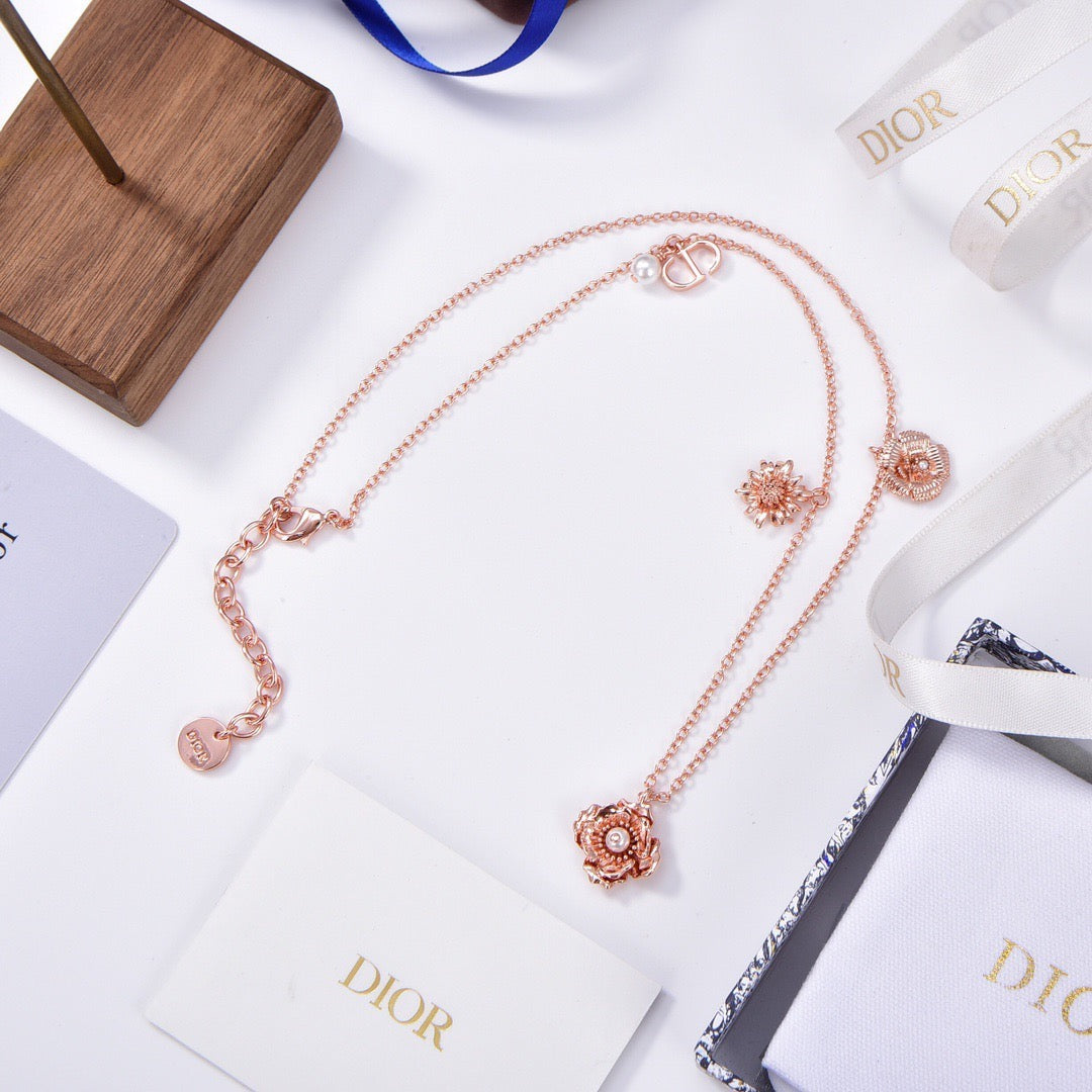 Dior Rose-Gold-Tone Floral Disc Necklace - product image 5
