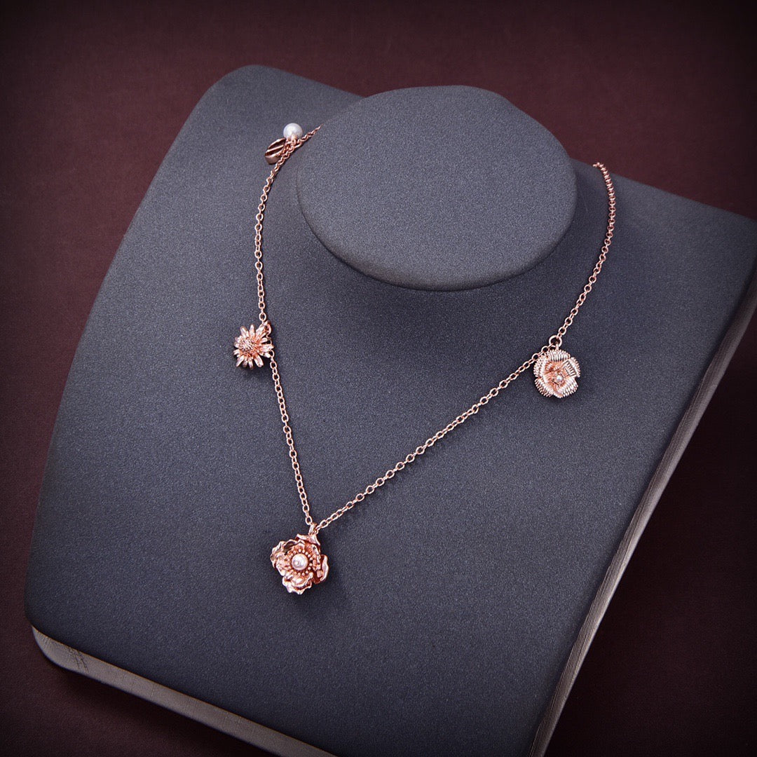 Dior Rose-Gold-Tone Floral Disc Necklace - product image 3