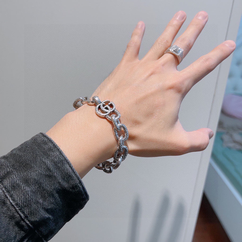 Gucci Silver-Tone Openwork Oval Link Bracelet with G Charm - album image 3