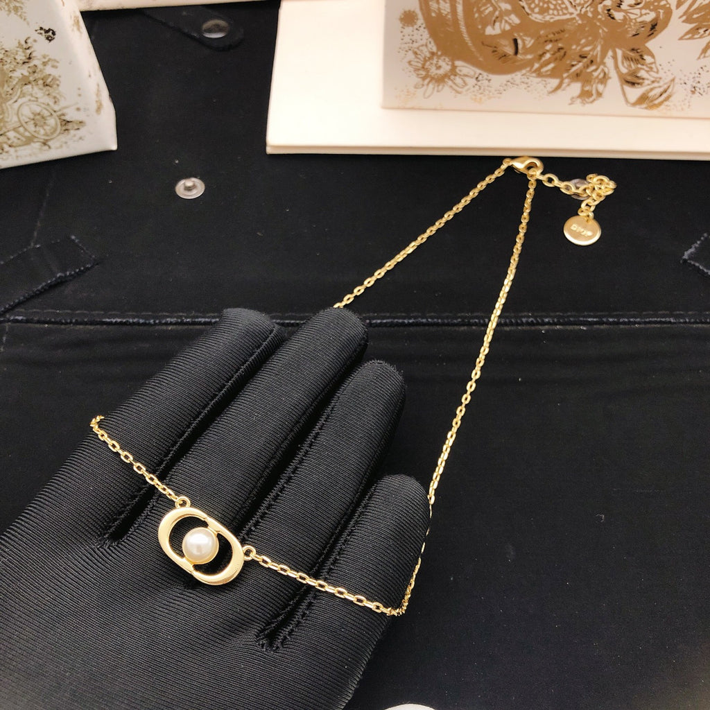 Dior Gold-Tone Overlapping Circle Necklace - product image 4