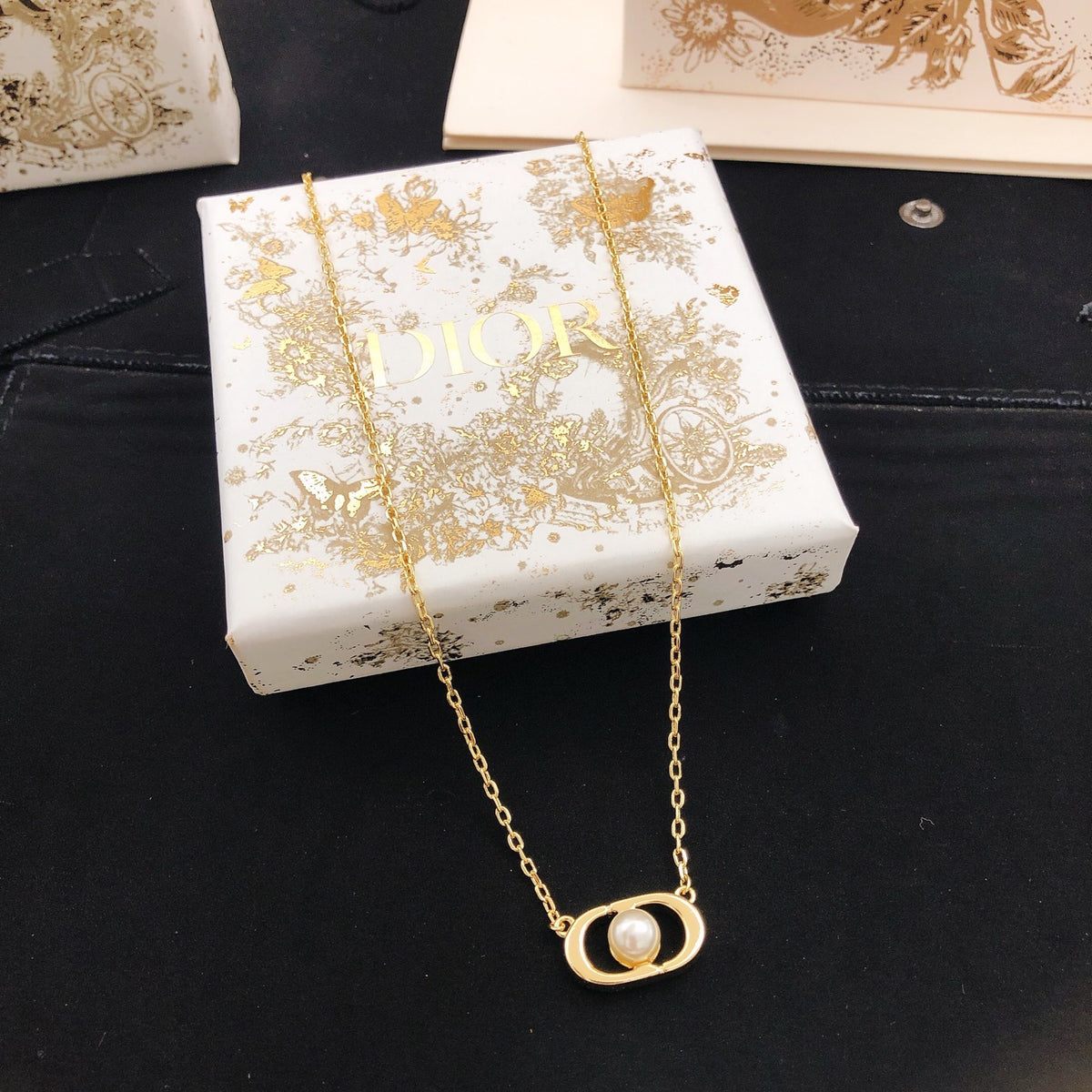 Dior Gold-Tone Overlapping Circle Necklace - product image 1