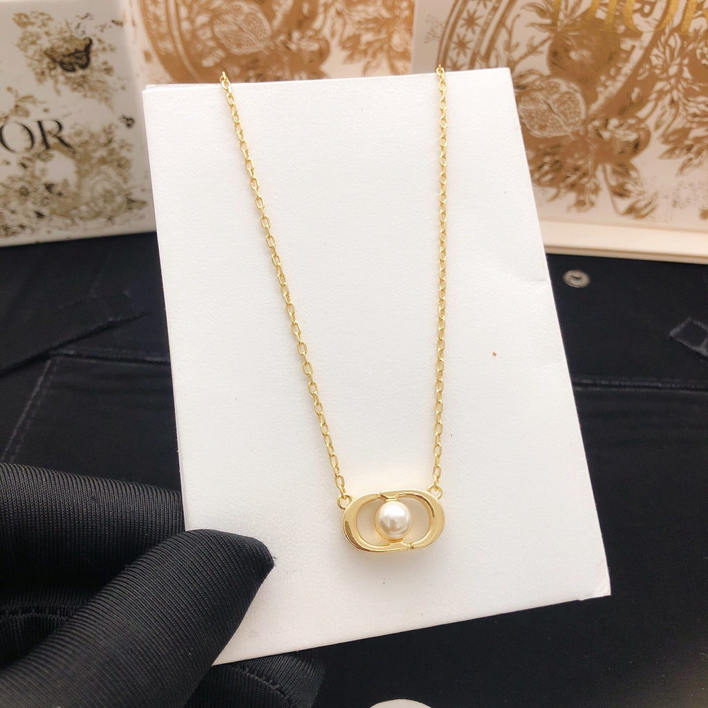 Dior Gold-Tone Overlapping Circle Necklace - product image 5