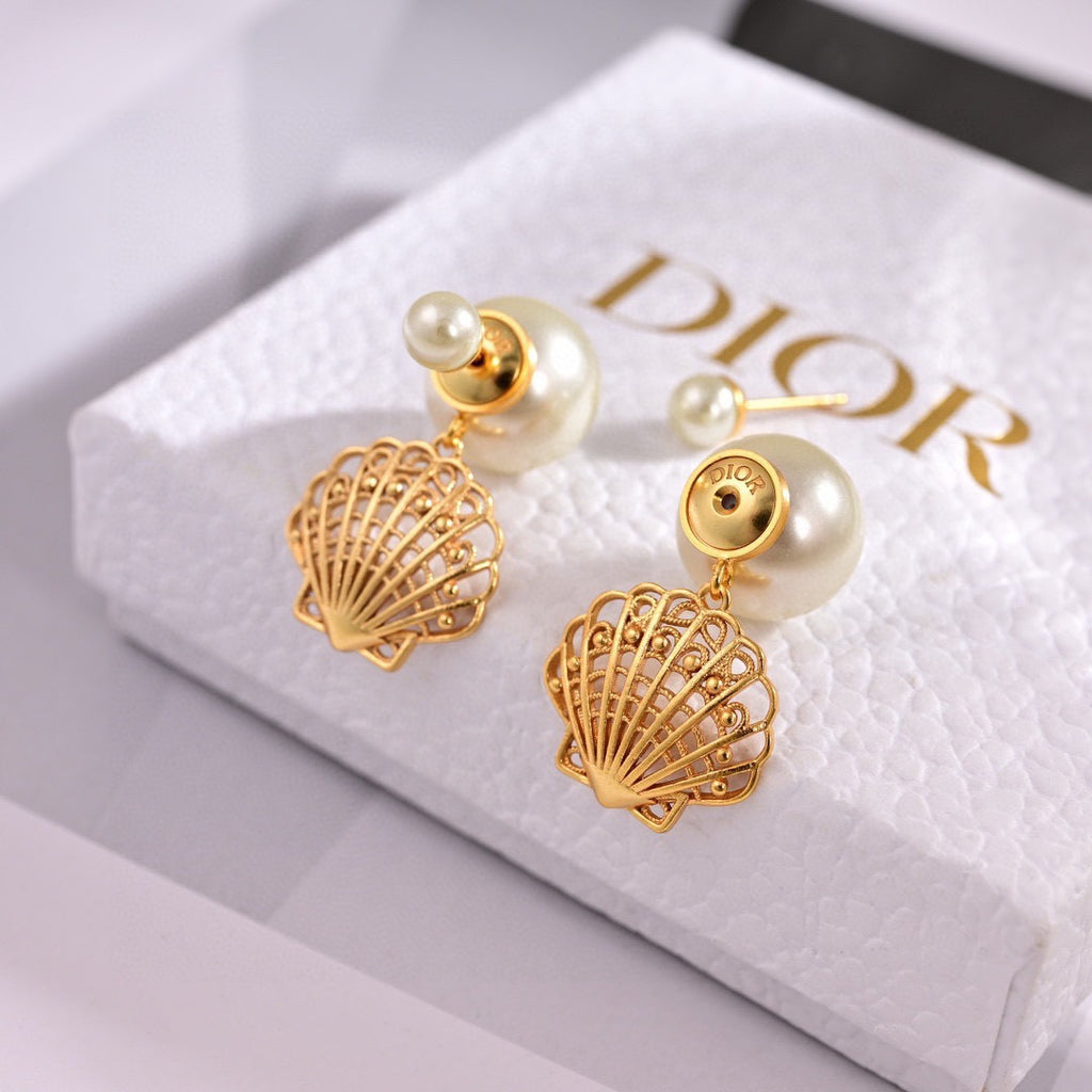 Dior Ribbed Shell Pearl-Look Earrings - product image 4