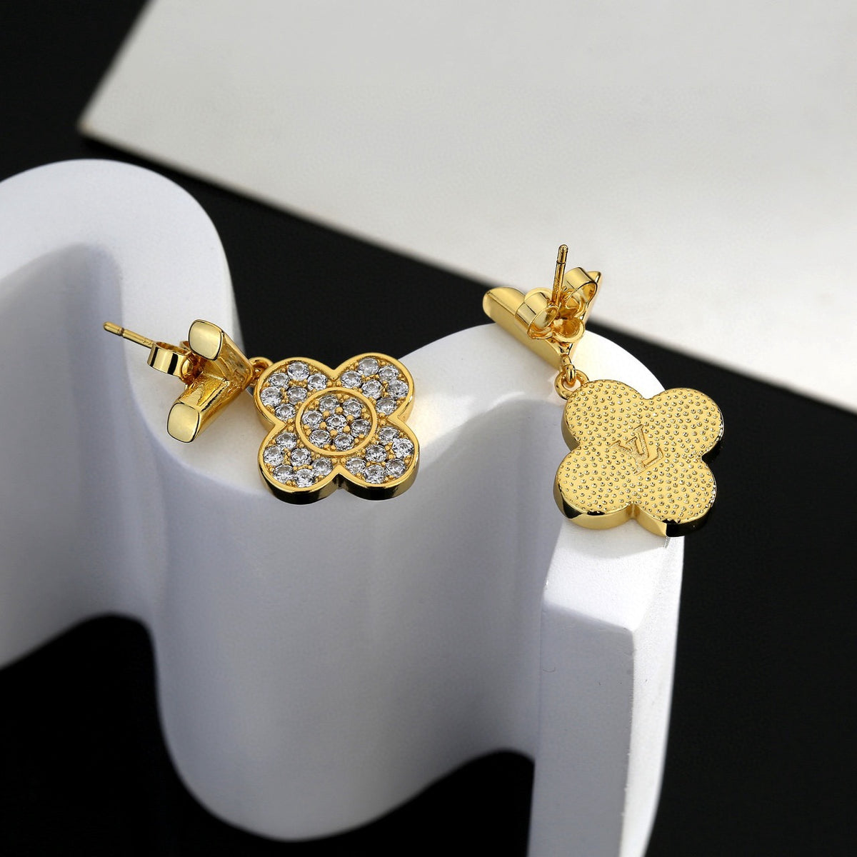 Louis Vuitton Crystal Flower Stud Earrings - album image 4