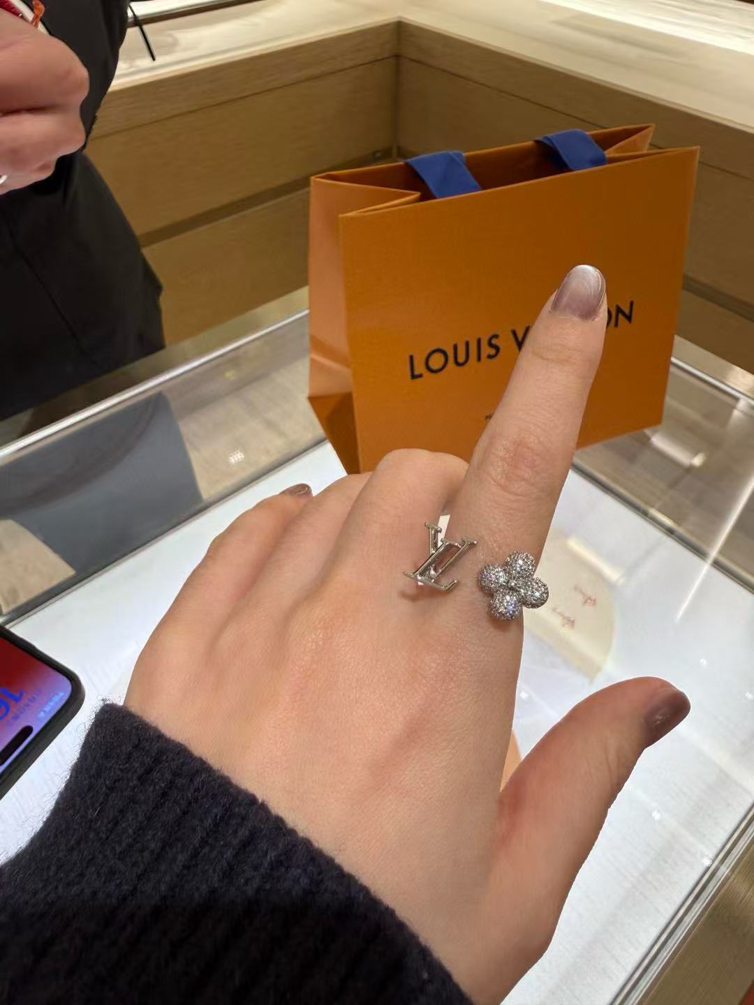 Louis Vuitton Clover LV Letter Open Ring - album image 1