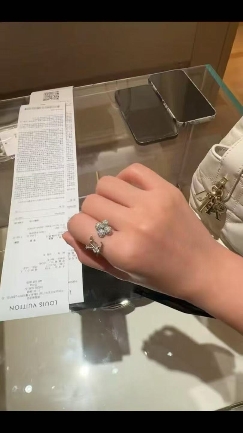 Louis Vuitton Clover LV Letter Open Ring - album image 3