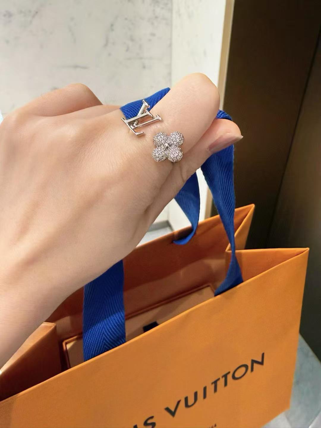 Louis Vuitton Clover LV Letter Open Ring - album image 2