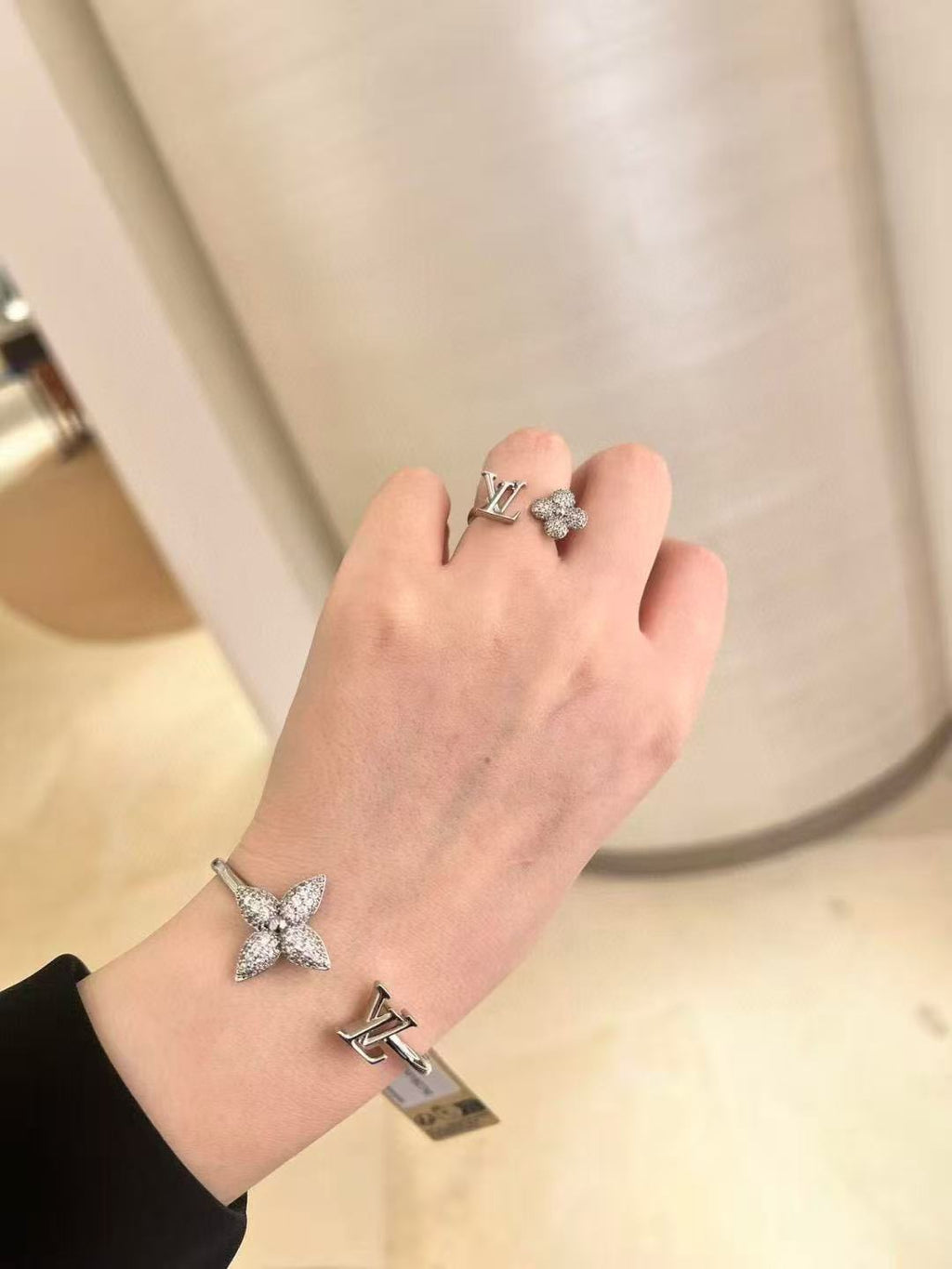 Louis Vuitton Clover LV Letter Open Ring - album image 4