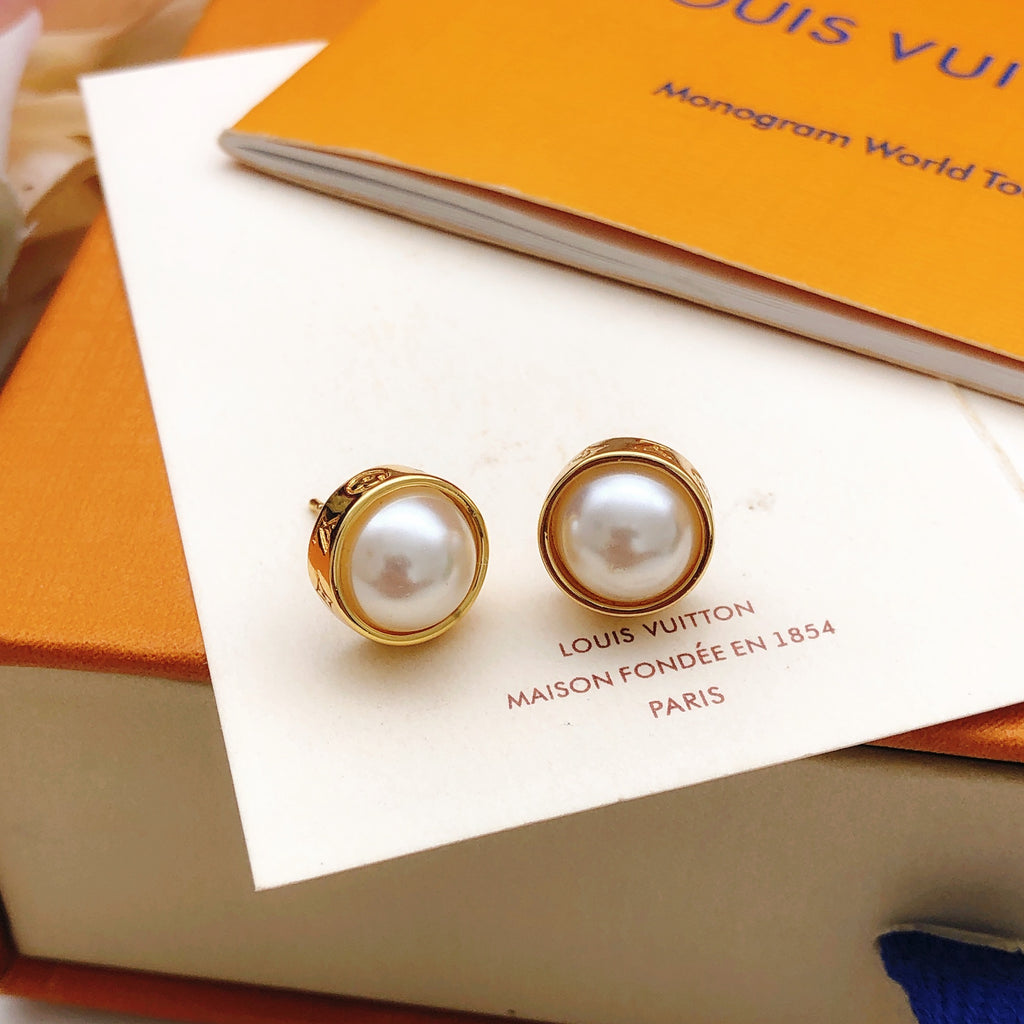 Louis Vuitton Pearl Circular Earrings - album image 2