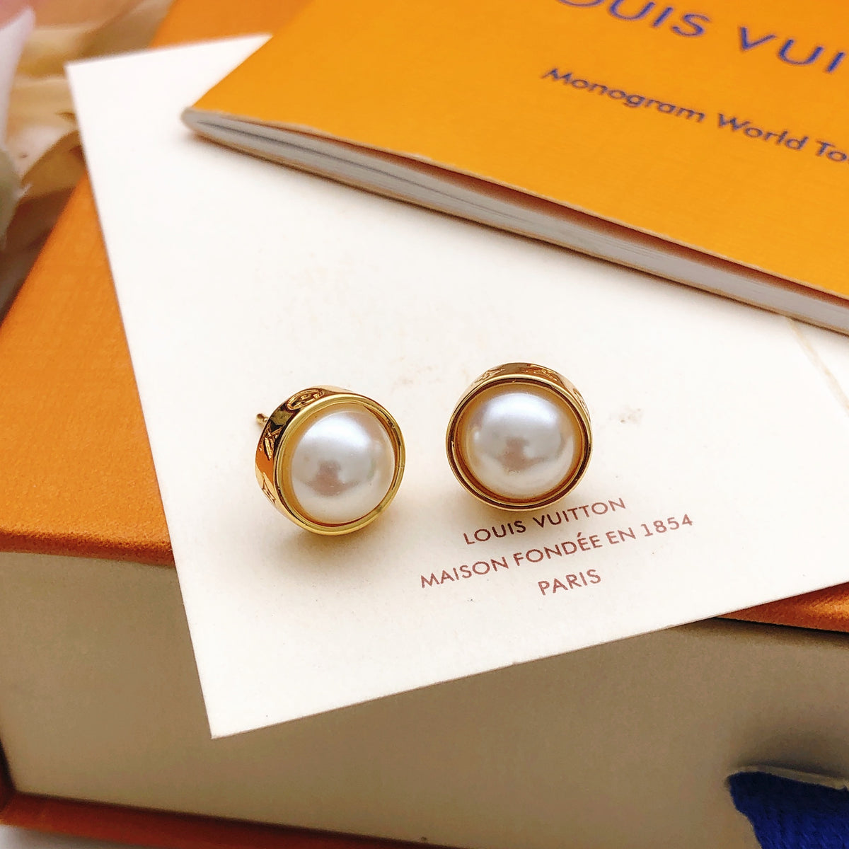 Louis Vuitton Pearl Circular Earrings - album image 2