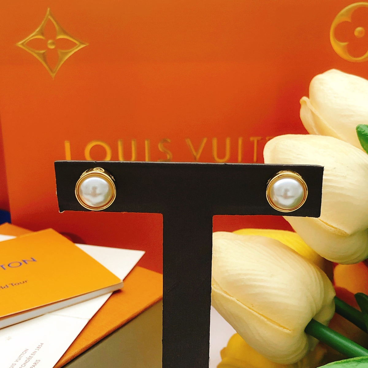 Louis Vuitton Pearl Circular Earrings - album image 5