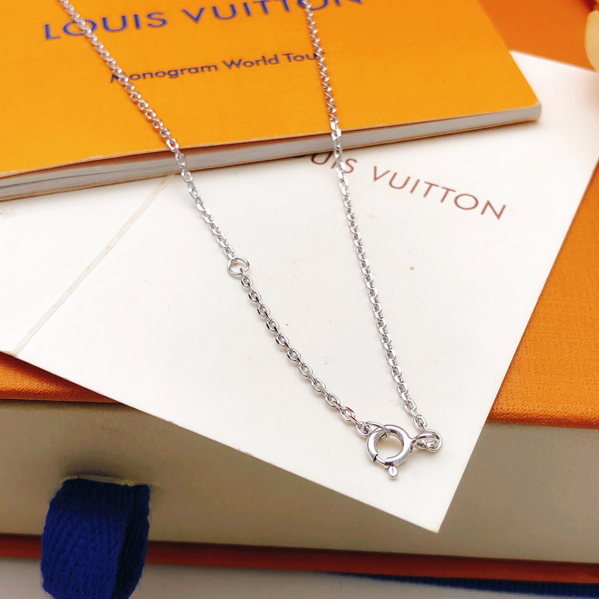 Louis Vuitton Blue Mother-of-Pearl Necklace - album image 3
