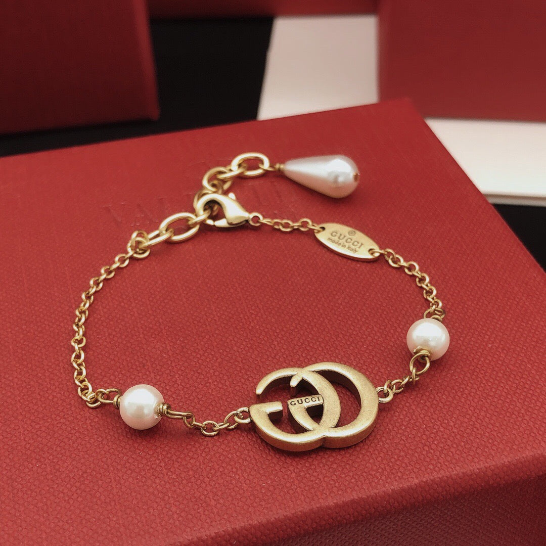 Gucci Pearl Bracelet - album image 2