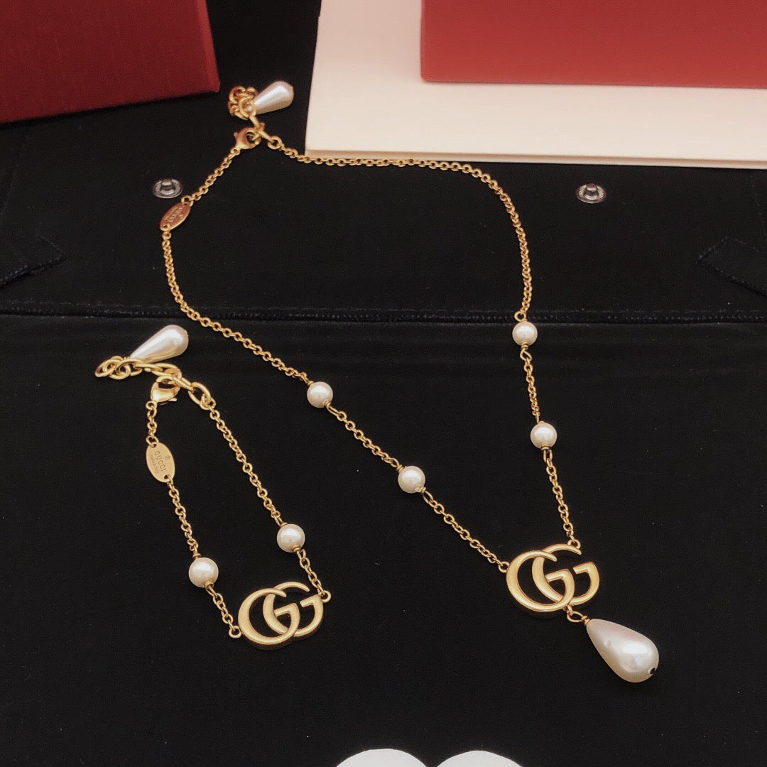 Gucci Pearl Bracelet - album image 3