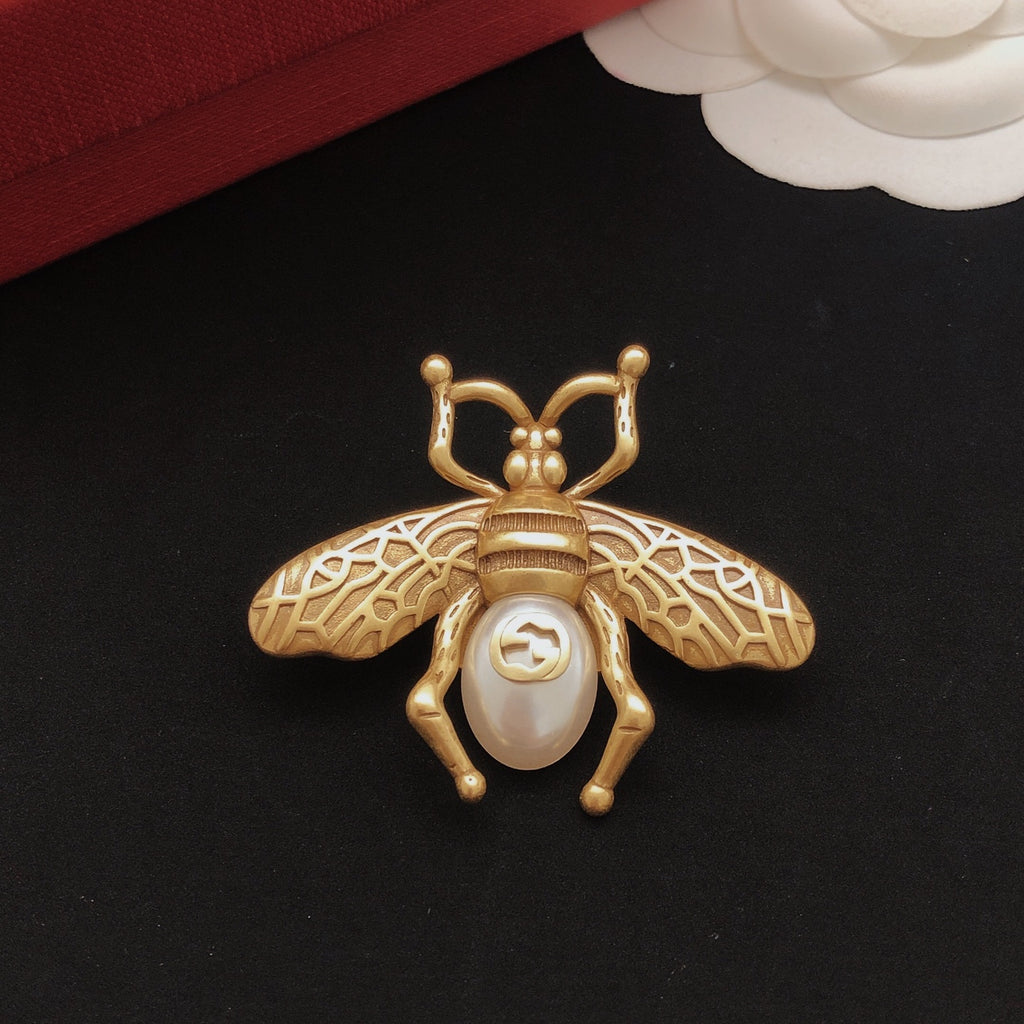 Gucci Gold-Tone Bee and Pearl Brooch - album image 3