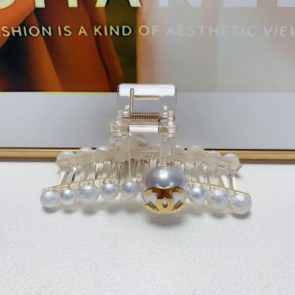 Saint Laurent Pearl and Letter-Motif Hair Claw - album image 11