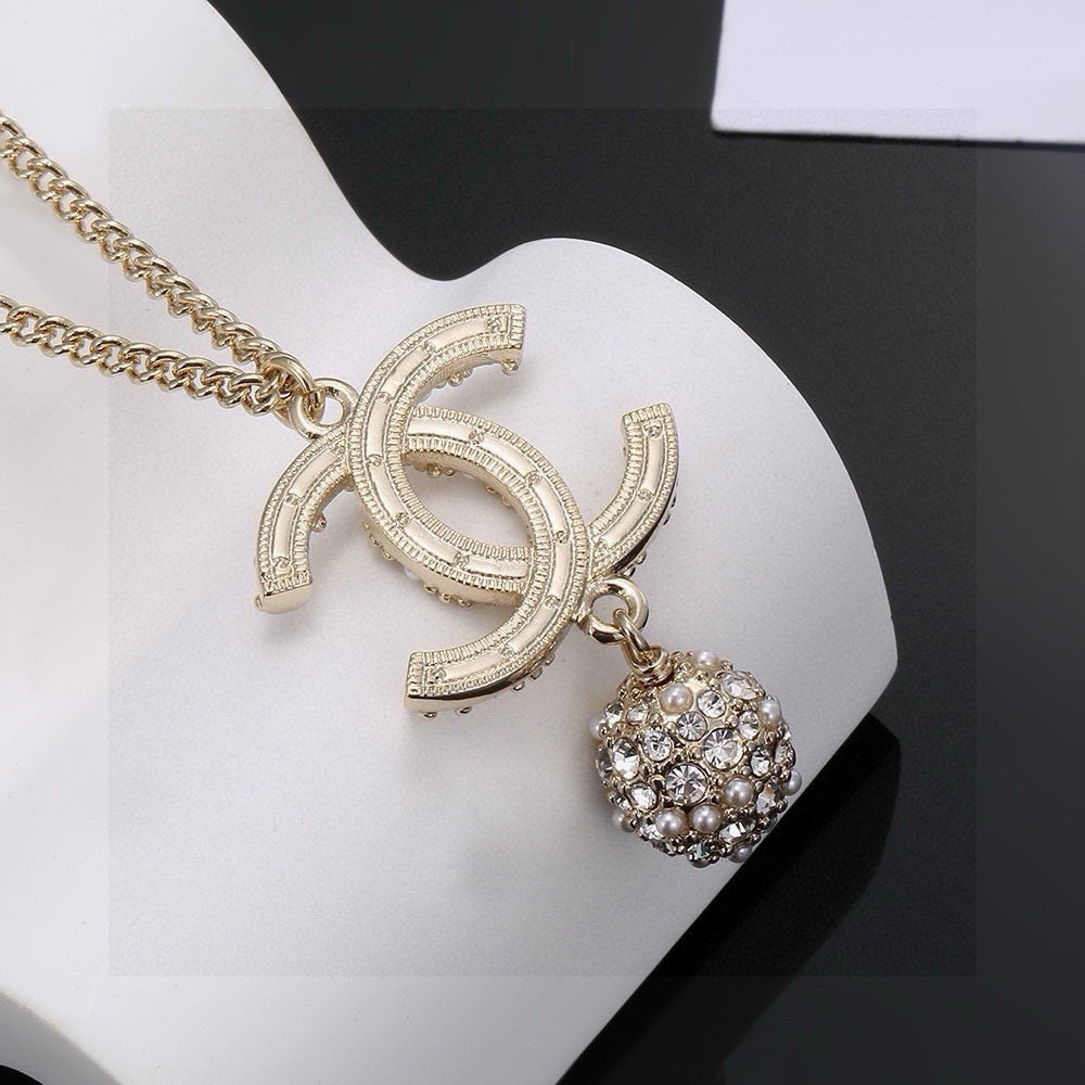 Chanel Interlocking C Pearl Circular Pendant Necklace - album image 4