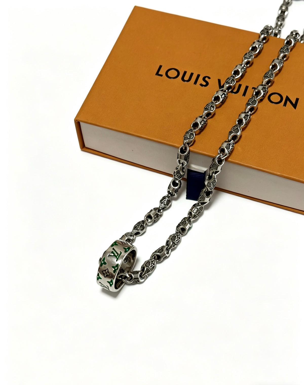 Louis Vuitton Silver-Tone Antiqued Chain Necklace - album image 3